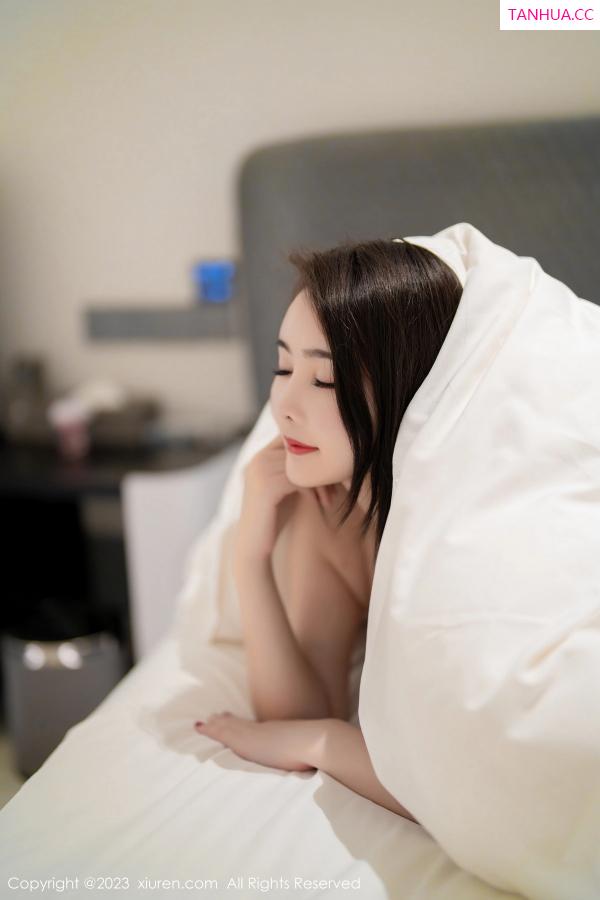 Summer宝宝  [XiuRen]高清写真图 2023.10.17 No.7517 Summer宝宝 丝袜美腿第13张图片